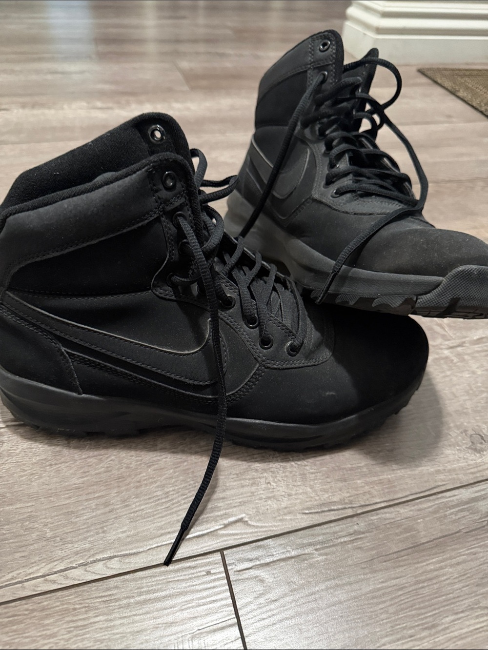 Nike Men's All-Black High-Top Utility Boots
